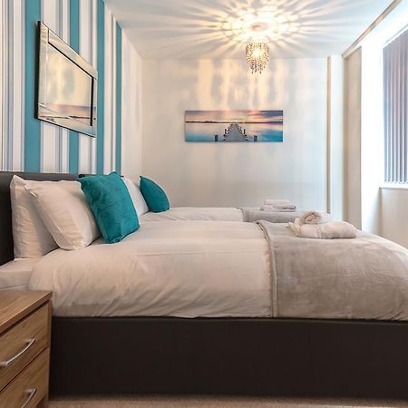 Comfortable Swindon Town Centre Apartments, Free Parking, Sleeps Up To 8 Buitenkant foto