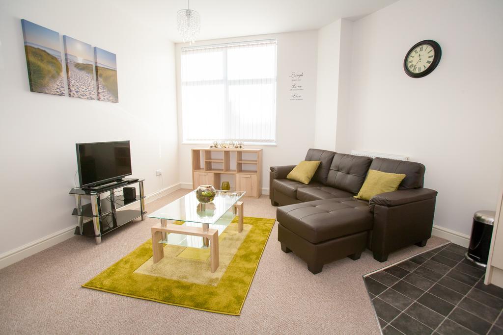 Comfortable Swindon Town Centre Apartments, Free Parking, Sleeps Up To 8 Kamer foto