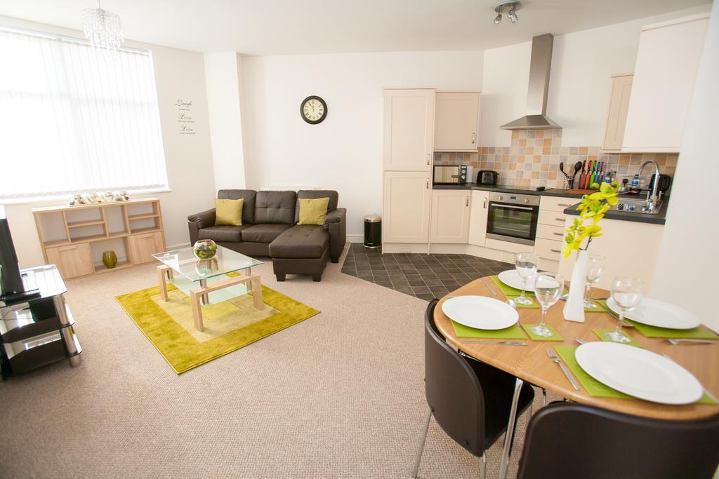 Comfortable Swindon Town Centre Apartments, Free Parking, Sleeps Up To 8 Kamer foto