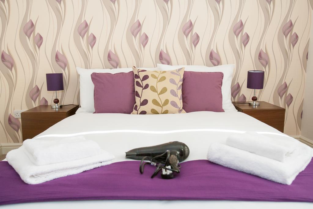 Comfortable Swindon Town Centre Apartments, Free Parking, Sleeps Up To 8 Kamer foto