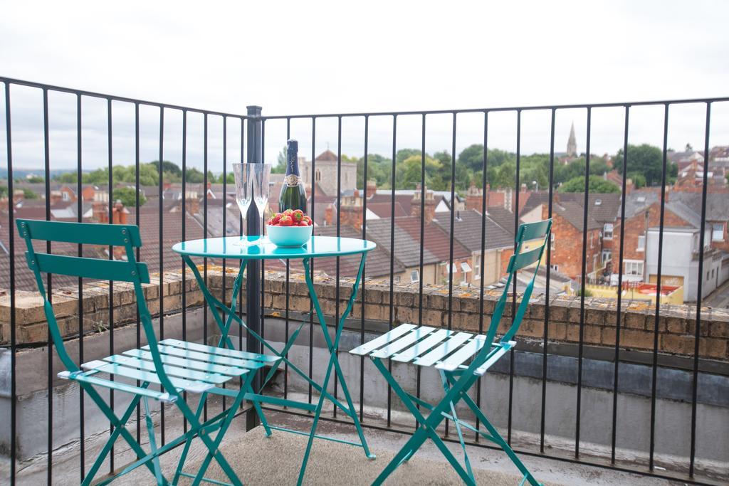 Comfortable Swindon Town Centre Apartments, Free Parking, Sleeps Up To 8 Buitenkant foto