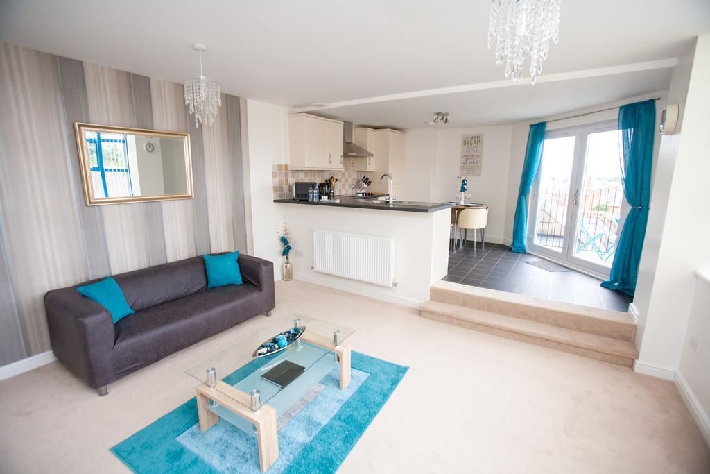 Comfortable Swindon Town Centre Apartments, Free Parking, Sleeps Up To 8 Buitenkant foto
