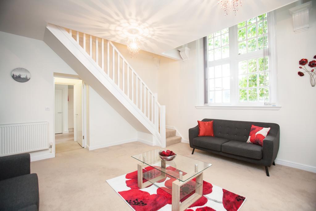 Comfortable Swindon Town Centre Apartments, Free Parking, Sleeps Up To 8 Buitenkant foto