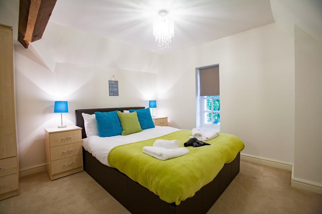 Comfortable Swindon Town Centre Apartments, Free Parking, Sleeps Up To 8 Buitenkant foto