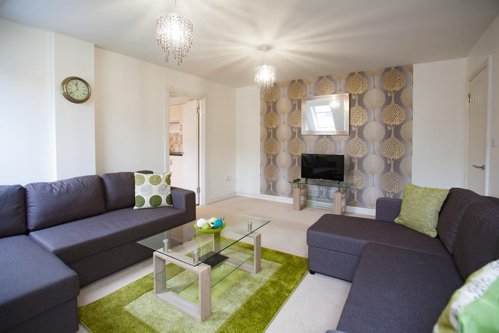 Comfortable Swindon Town Centre Apartments, Free Parking, Sleeps Up To 8 Buitenkant foto