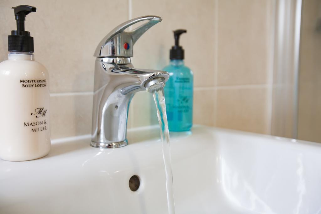Comfortable Swindon Town Centre Apartments, Free Parking, Sleeps Up To 8 Buitenkant foto