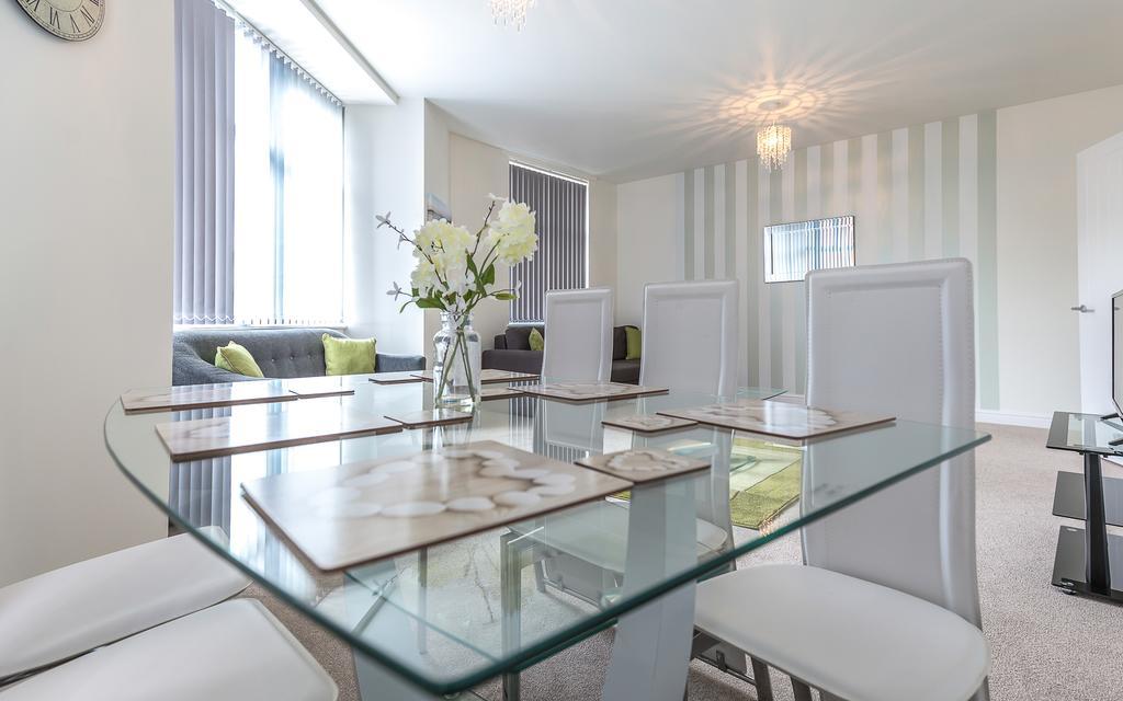 Comfortable Swindon Town Centre Apartments, Free Parking, Sleeps Up To 8 Buitenkant foto