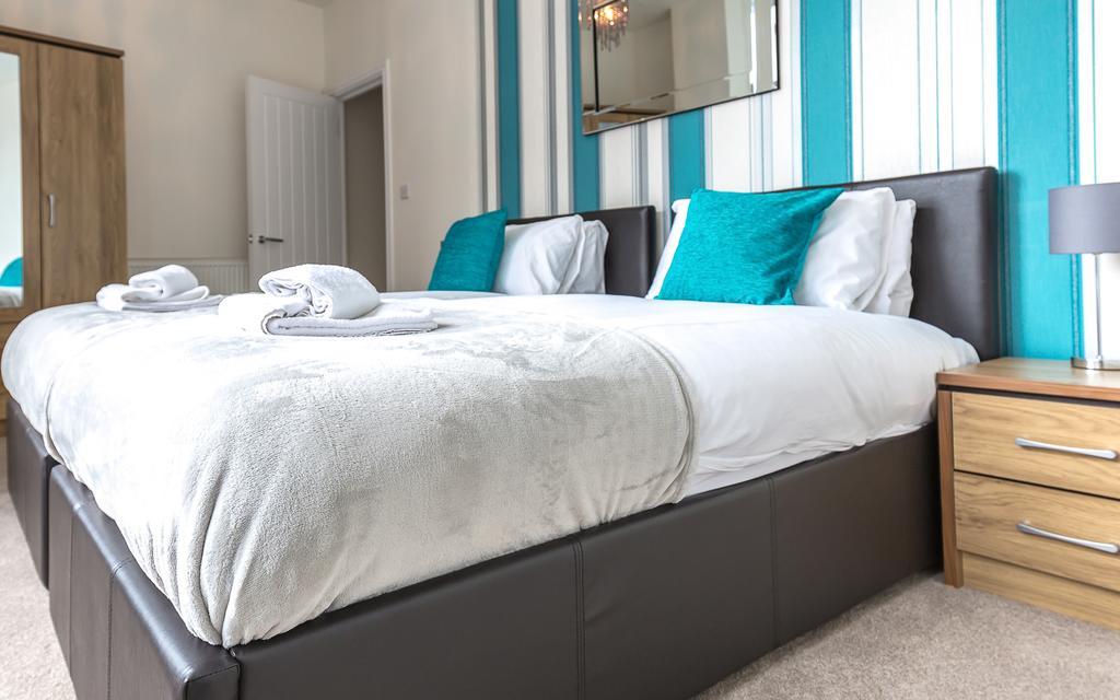 Comfortable Swindon Town Centre Apartments, Free Parking, Sleeps Up To 8 Buitenkant foto