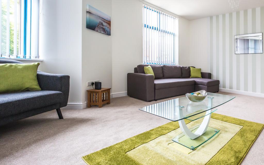 Comfortable Swindon Town Centre Apartments, Free Parking, Sleeps Up To 8 Buitenkant foto