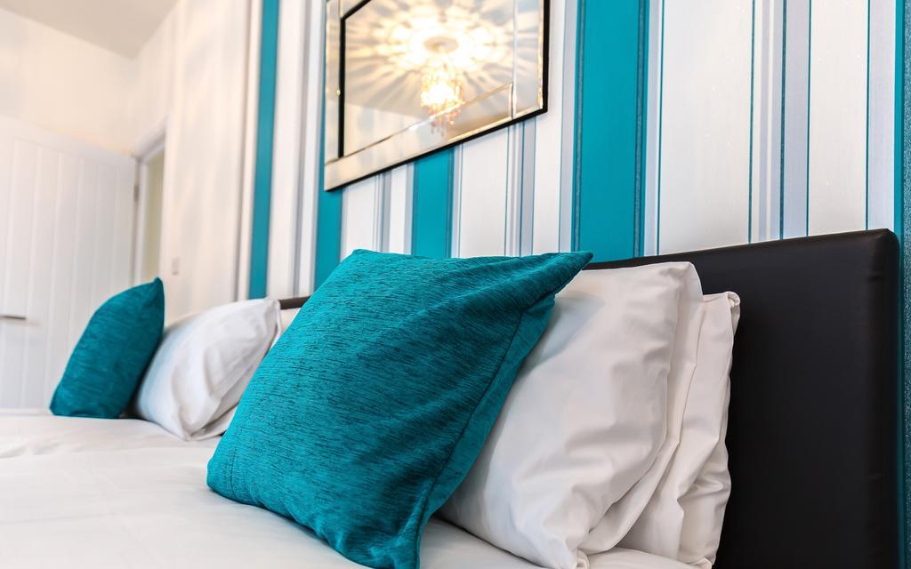 Comfortable Swindon Town Centre Apartments, Free Parking, Sleeps Up To 8 Buitenkant foto