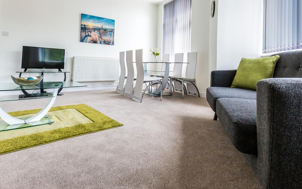 Comfortable Swindon Town Centre Apartments, Free Parking, Sleeps Up To 8 Buitenkant foto