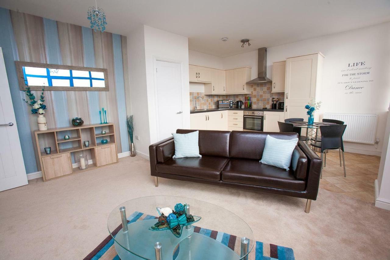 Comfortable Swindon Town Centre Apartments, Free Parking, Sleeps Up To 8 Buitenkant foto